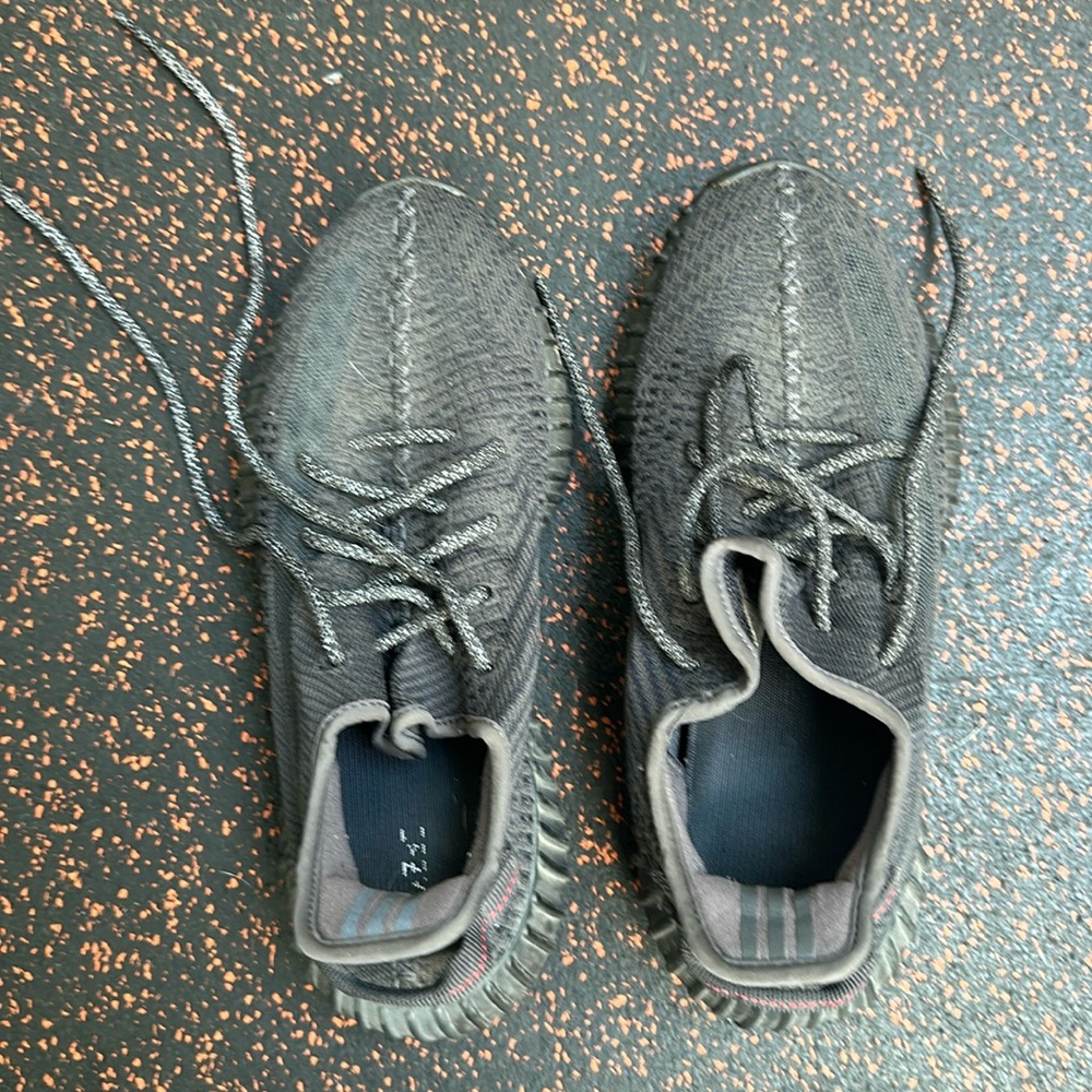 YEEZY Boost 350 V2 Adults -  Black Size 8.5 - worn